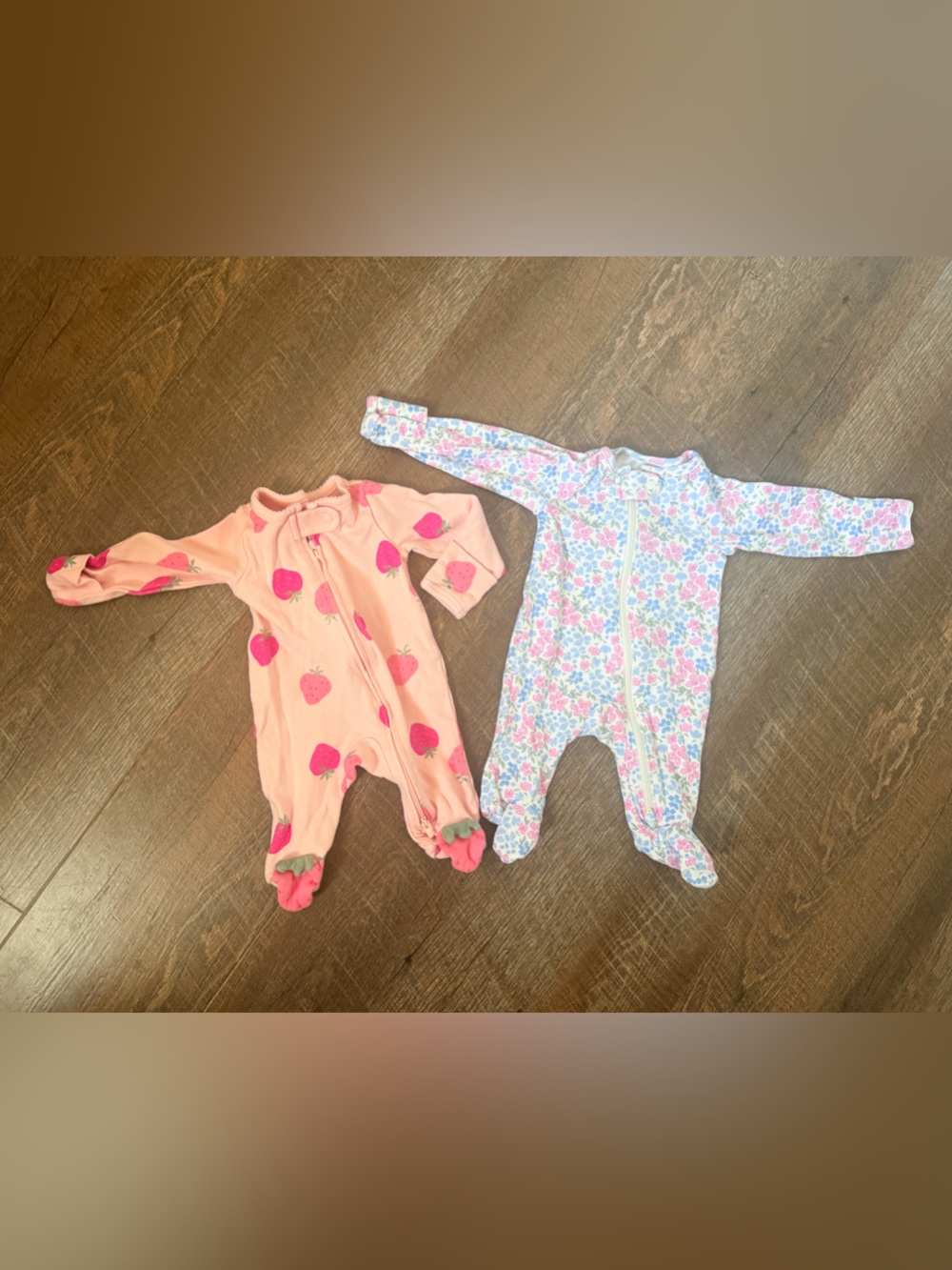 Carter’s Newborn Footed Sleeper Bundle | 2 Zip Pajamas | EUC | Newborn